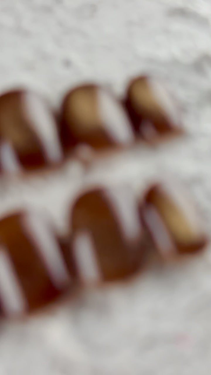 Cat eye: Brown sugar