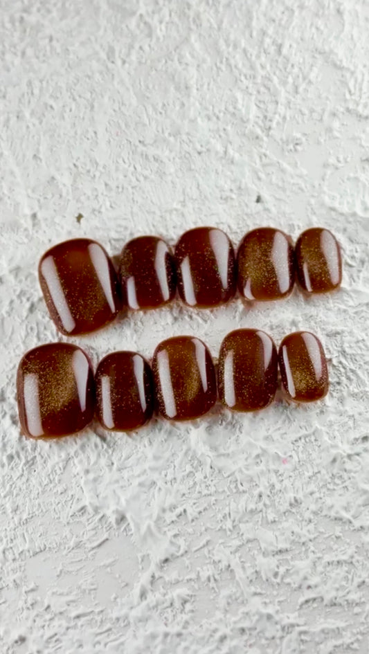 Cat eye: Brown sugar